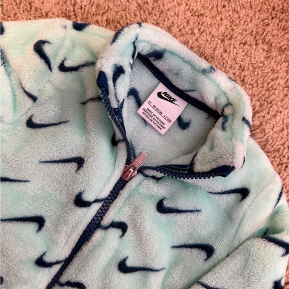 Nike Kids Matching Set - Mint Green and Navy - Picture 2 of 2